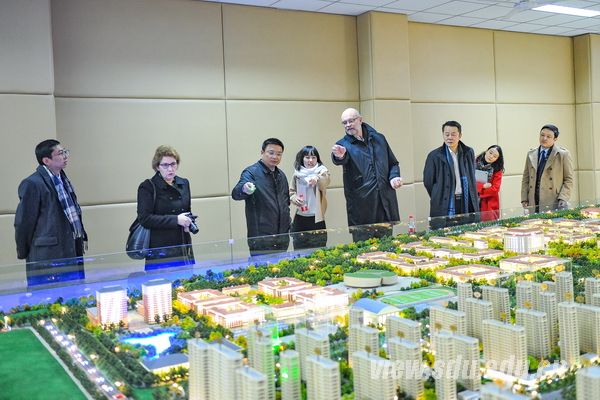 http://www.qdxq.sdu.edu.cn/__local/1/17/90/E5BEED8175A421B2CDFA68994B5_2CA7F800_D7AF.jpg